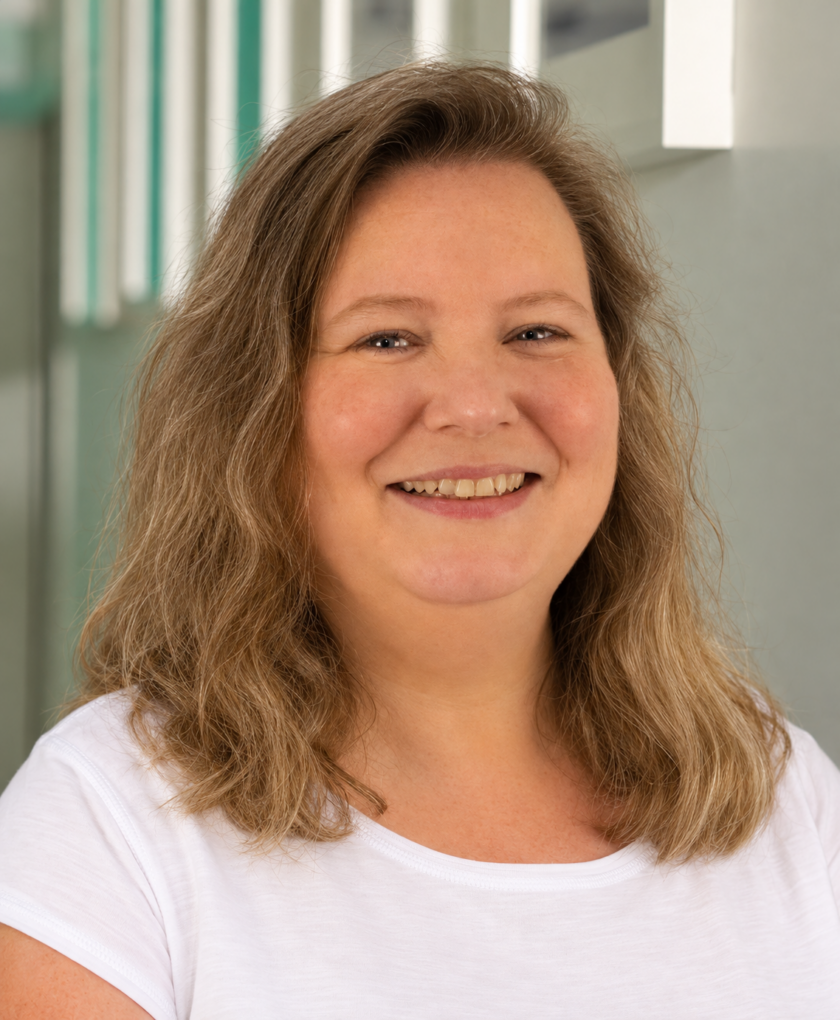 Frau Nadine Korbach